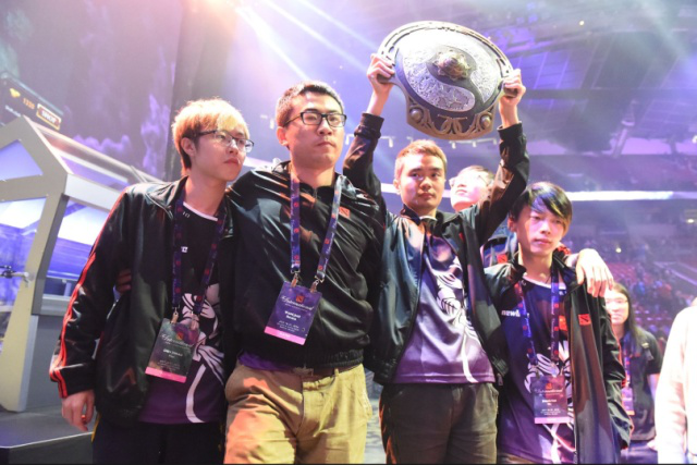 Hanwha Life Esports 晋级 LCK Cup 2025 季后赛第二轮，击败了 T1 。