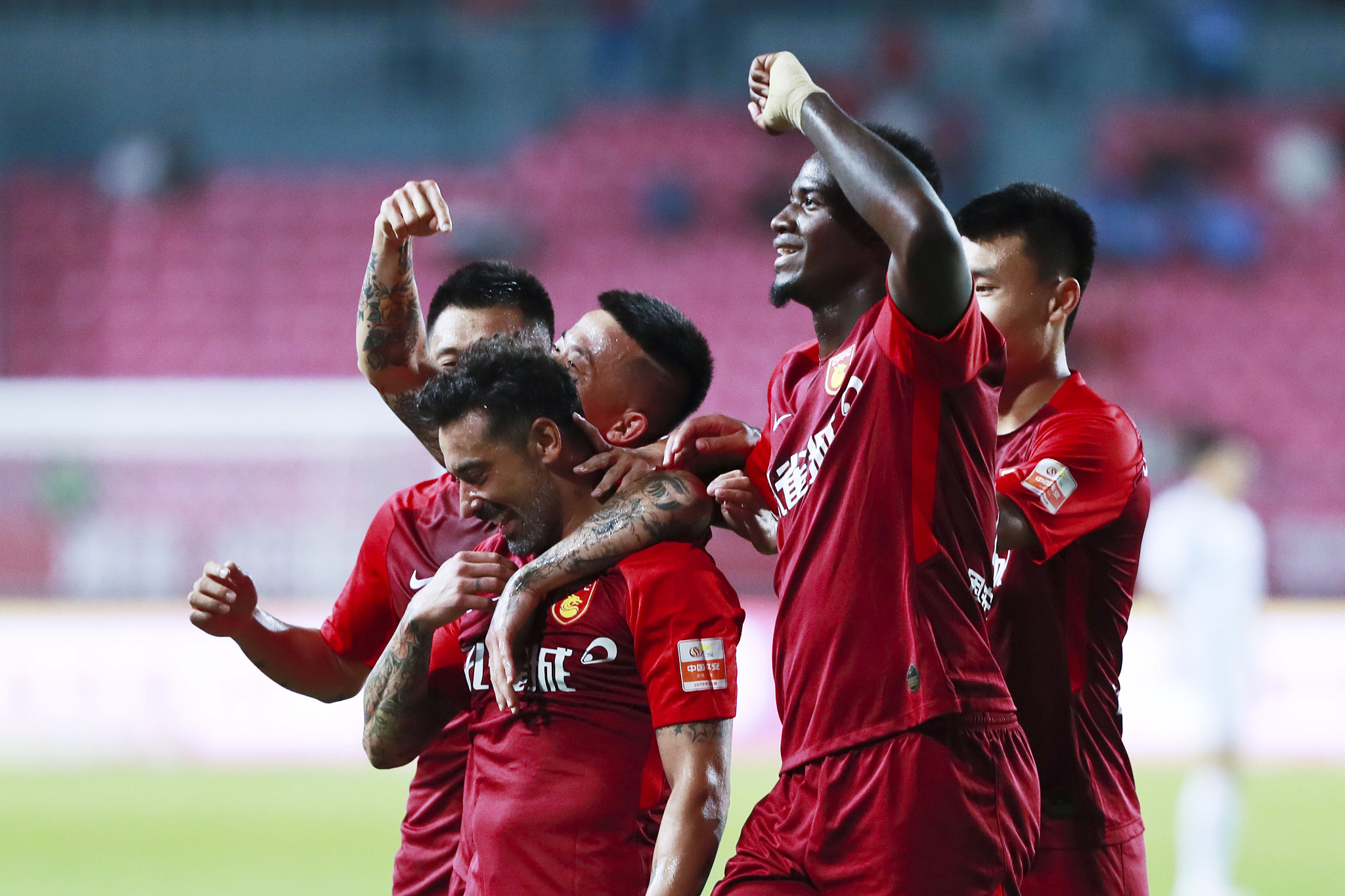 2022LCK夏季总决赛，GEN比分3-0横扫T1夺冠，管泽元狂喜！