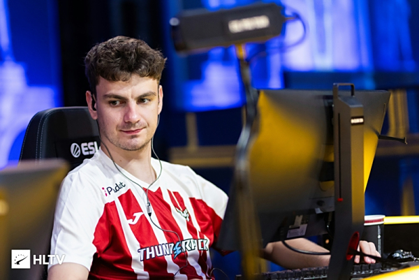 B8 将面对 Legacy ，而 NRG 将面对 Fnatic ，争夺 StarLadder Budapest Major 第二阶段的名额