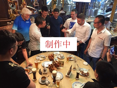 英雄联盟比赛：Kid峡谷之巅偶遇Perkz，双方交流整活